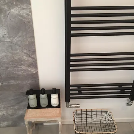 Two Bedroom In Historic Canalhouse From 1618 - Centre Panzió 2*