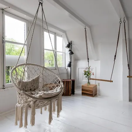 Two Bedroom In Historic Canalhouse From 1618 - Centre Bed & Breakfast 2*