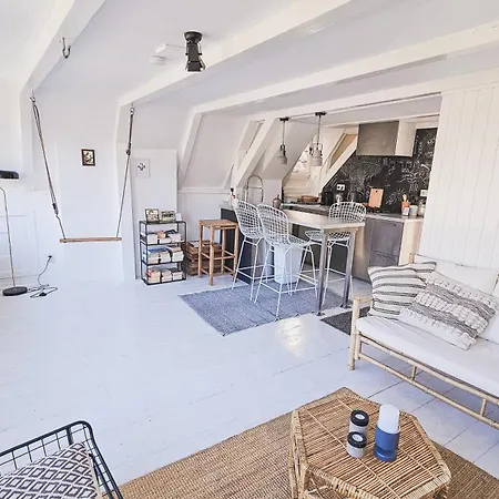 Gæstehus Your A Royalty - Equal Design By Joyjoyjoy - Floor And Views - Creating For The Poor