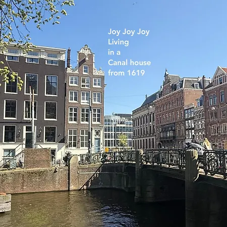 Two Bedroom In Historic Canalhouse From 1618 - Centre Bed and breakfast