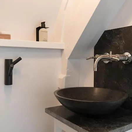 Bed & Breakfast Two Bedroom In Historic Canalhouse From 1618 - Centre 2*