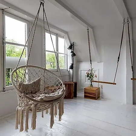 Your A Royalty - Equal Design By Joyjoyjoy - Floor And Views - Creating For The Poor Pensión Ámsterdam