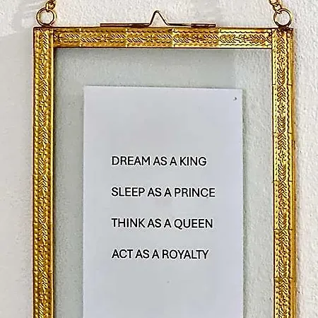 Pensión Your A Royalty - Equal Design By Joyjoyjoy - Floor And Views - Creating For The Poor 3*