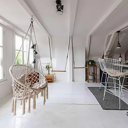 Pensión Your A Royalty - Equal Design By Joyjoyjoy - Floor And Views - Creating For The Poor Ámsterdam