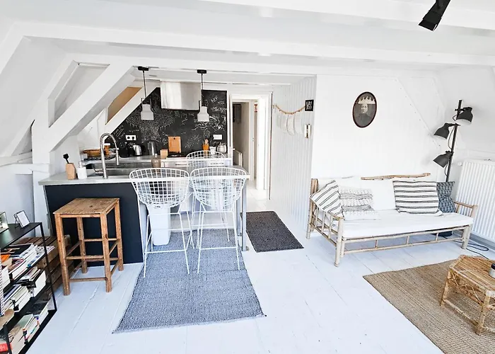 Your A Royalty - Equal Design By Joyjoyjoy - Floor And Views - Creating For The Poor Gæstehus