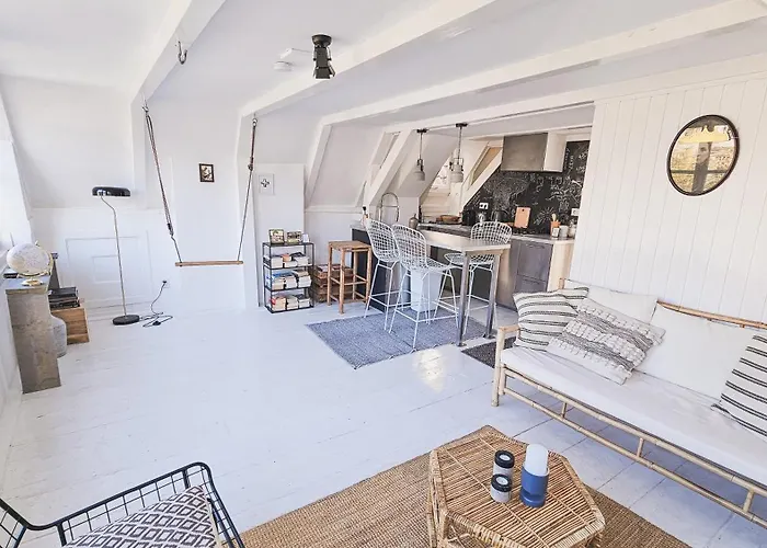 Gæstehus Your A Royalty - Equal Design By Joyjoyjoy - Floor And Views - Creating For The Poor