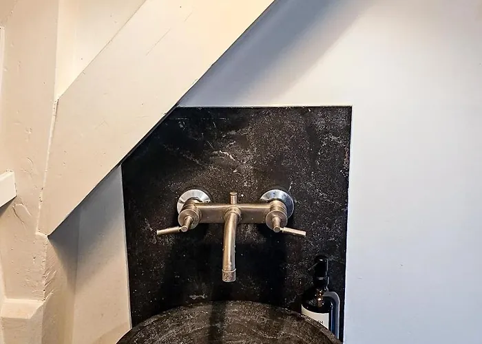 Gæstehus Your A Royalty - Equal Design By Joyjoyjoy - Floor And Views - Creating For The Poor Amsterdam