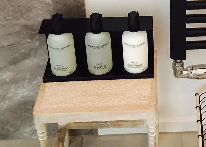 Your A Royalty - Equal Design By Joyjoyjoy - Floor And Views - Creating For The Poor Gæstehus Amsterdam