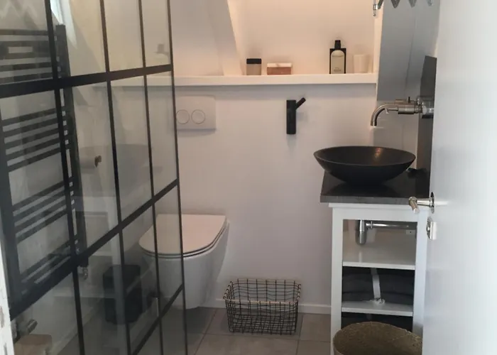 Gæstehus Your A Royalty - Equal Design By Joyjoyjoy - Floor And Views - Creating For The Poor Amsterdam