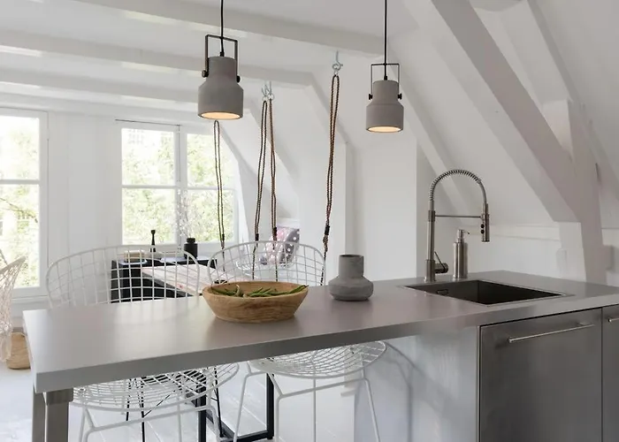 Gæstehus Your A Royalty - Equal Design By Joyjoyjoy - Floor And Views - Creating For The Poor Amsterdam