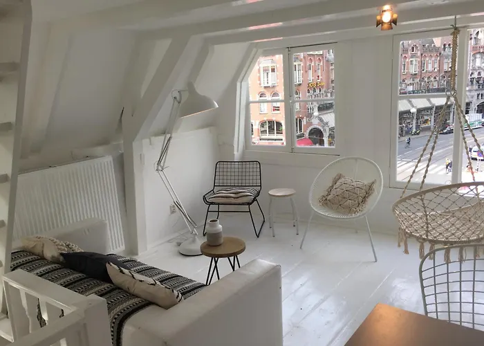 Gæstehus Your A Royalty - Equal Design By Joyjoyjoy - Floor And Views - Creating For The Poor 3*