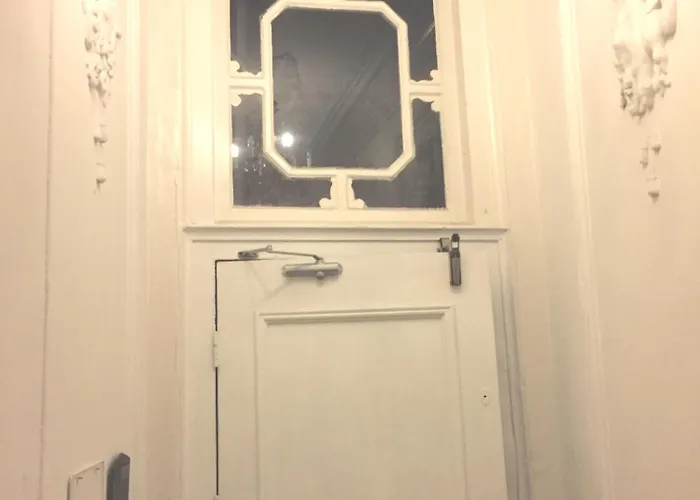 Gæstehus Your A Royalty - Equal Design By Joyjoyjoy - Floor And Views - Creating For The Poor Amsterdam