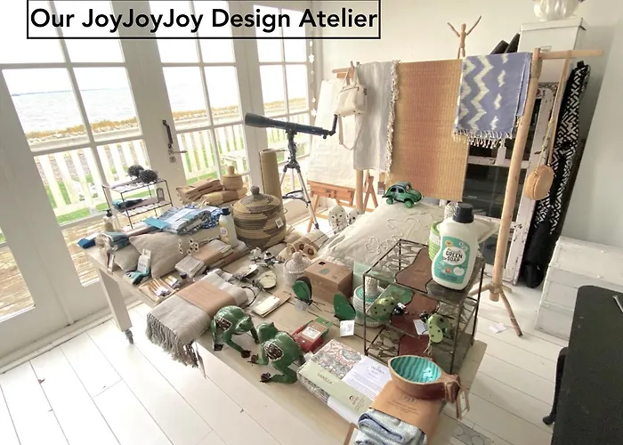 Your A Royalty - Equal Design By Joyjoyjoy - Floor And Views - Creating For The Poor Gæstehus