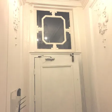 בית הארחה Your A Royalty - Equal Design By Joyjoyjoy - Floor And Views - Creating For The Poor אמסטרדם